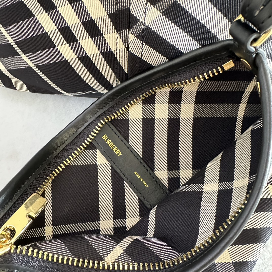 B**rry check shoulder bag-26.5 x 13.5 x 46.5cm