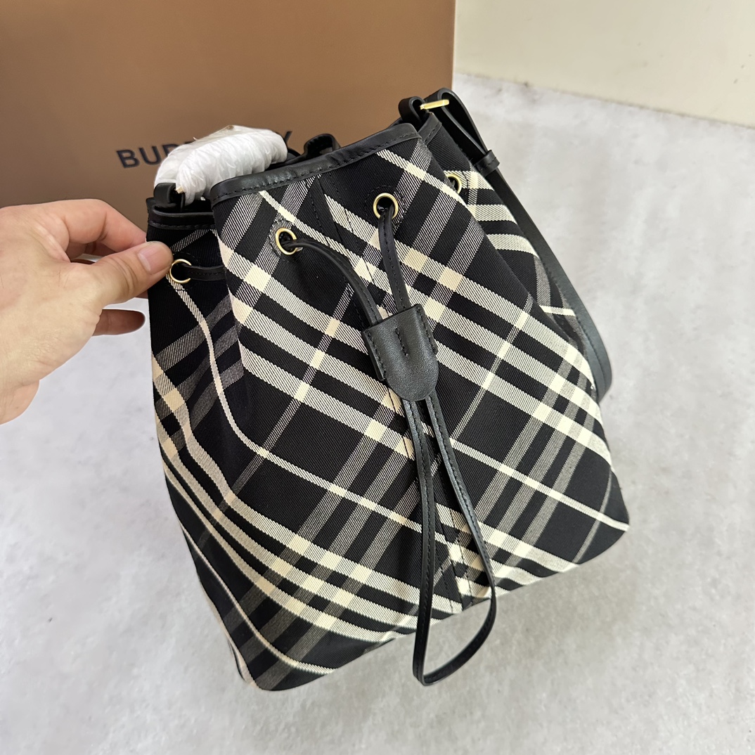 B**rry bucket bag-27.5 x 16 x 29cm