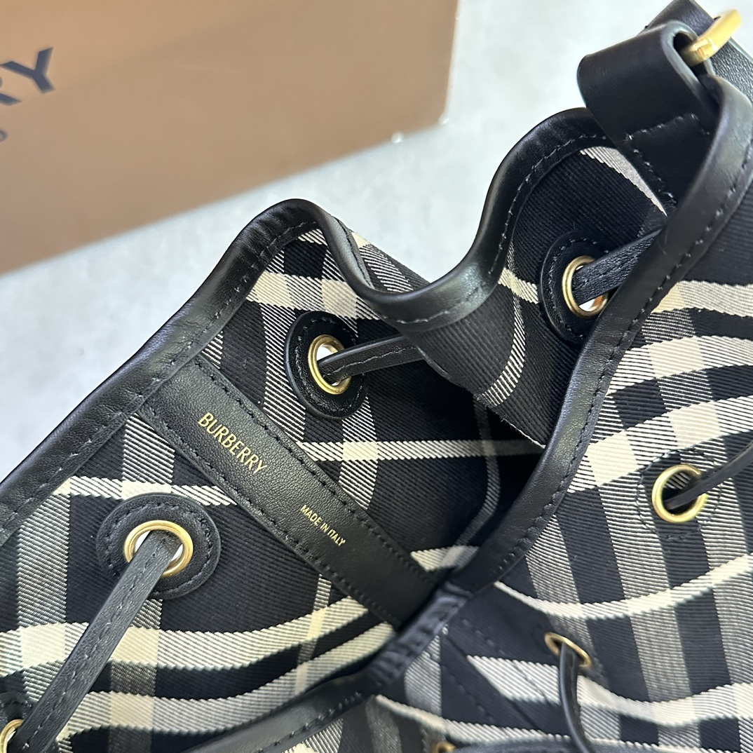 B**rry bucket bag-27.5 x 16 x 29cm