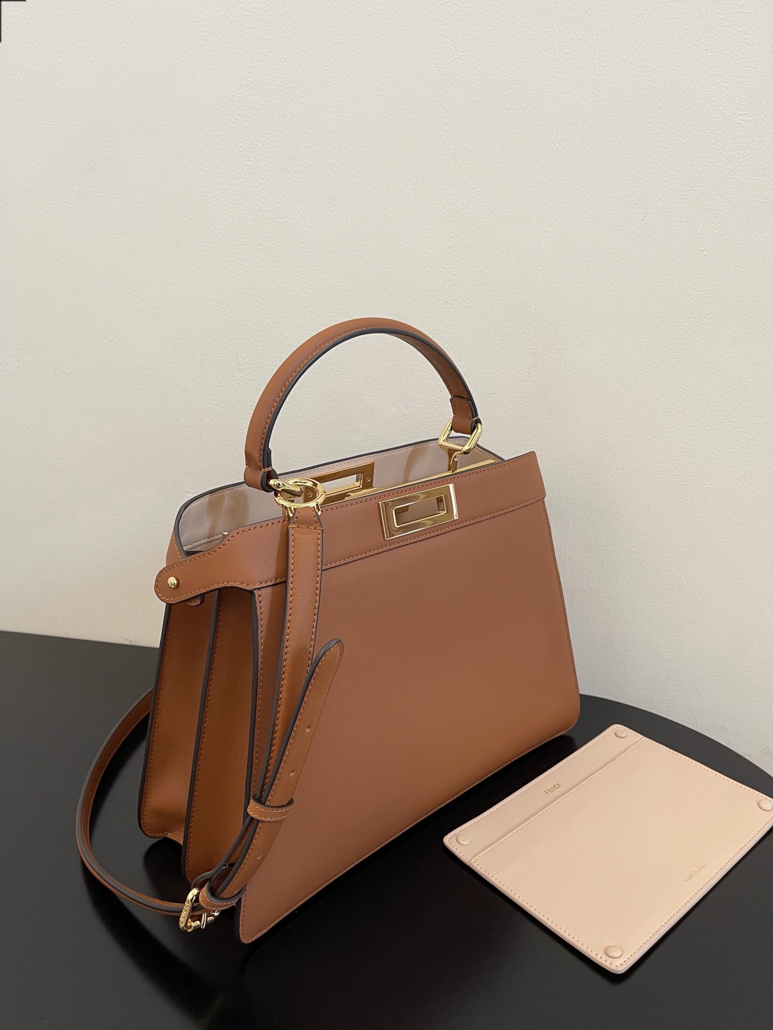 F**di peekaboo iseeu bag-33x25x13cm