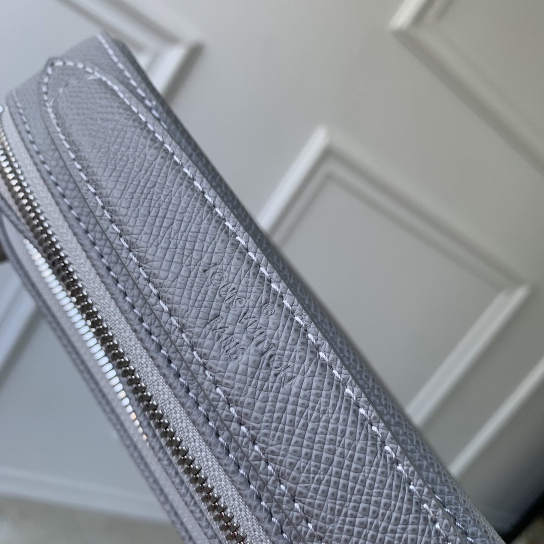 l0*is V*t0n avenue bag-22.5 x 15.5 x 7.5cm