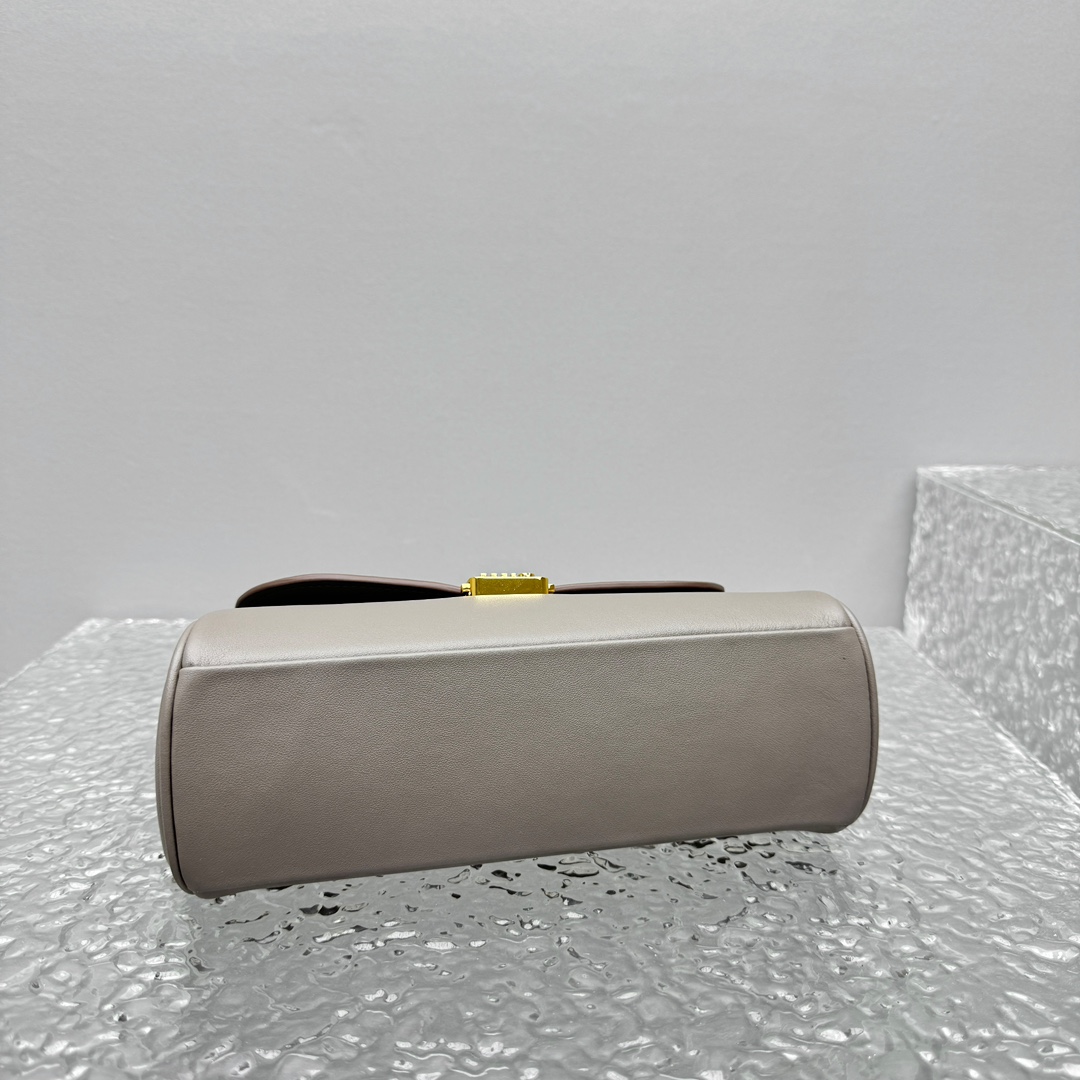 M*um*u leather shoulder bag -25*8*15cm