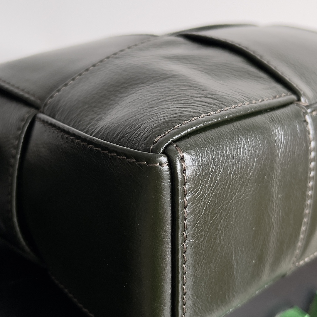 bo*te*ga Ve*ne*ta mini cassette bag-21*13*6.5cm