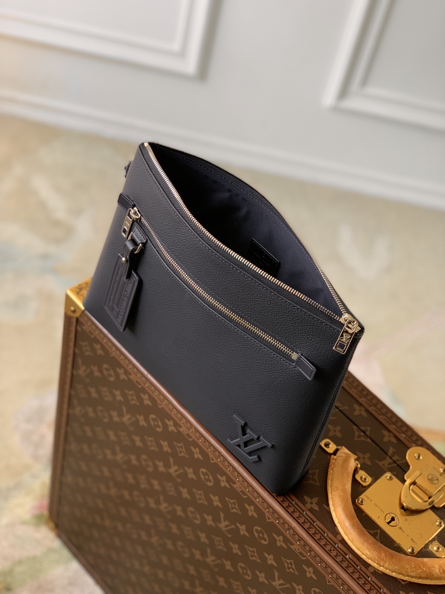 l0*is V*t0n takeoff pouch-m11485-30 x 22 x 5cm