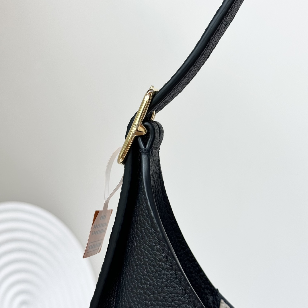 L0r0 P1ana bobbin bag-32*7*21cm