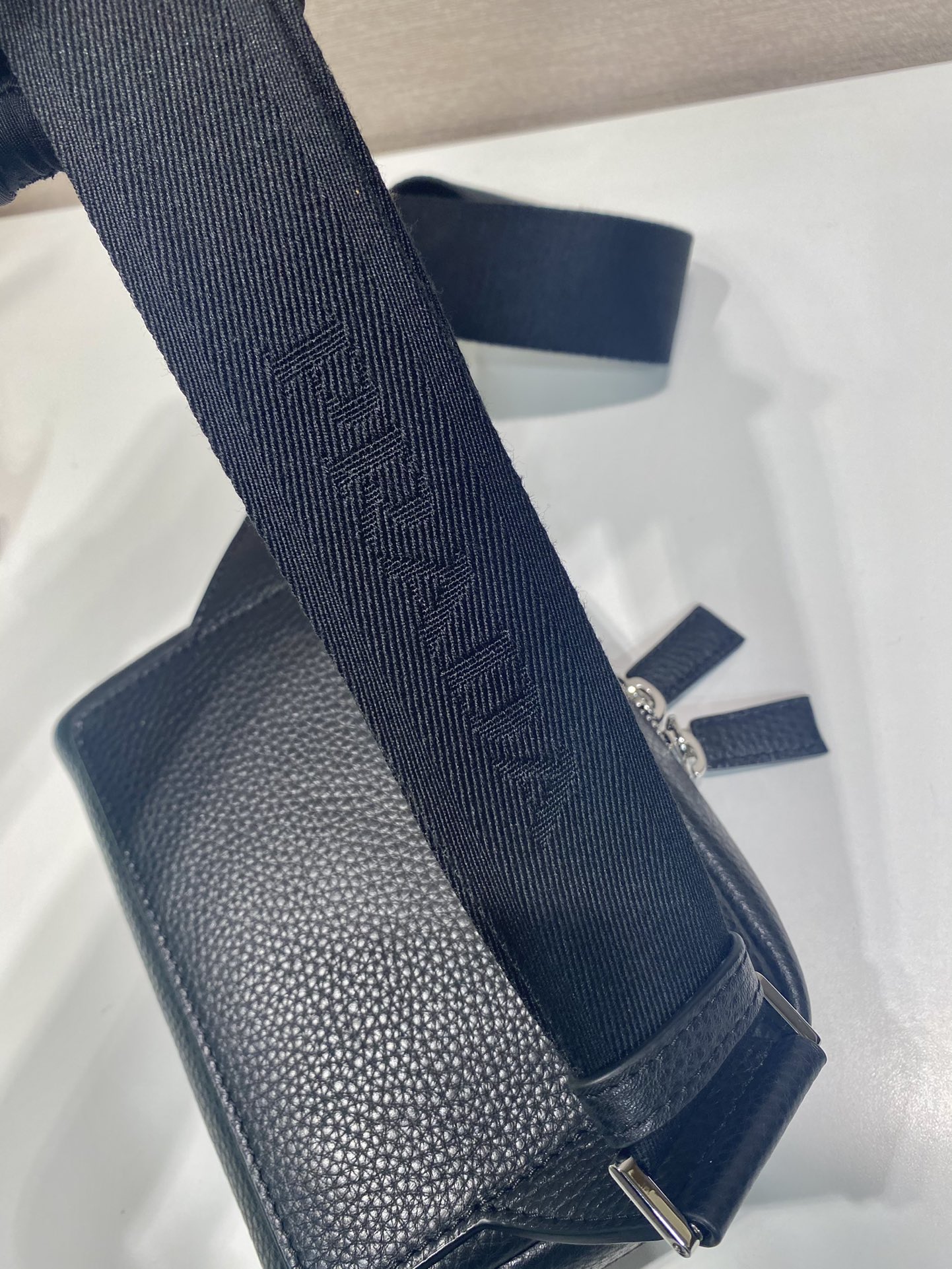 Pra*a Pra*a leather shoulder bag-2vh184-19.5*13.5*6cm