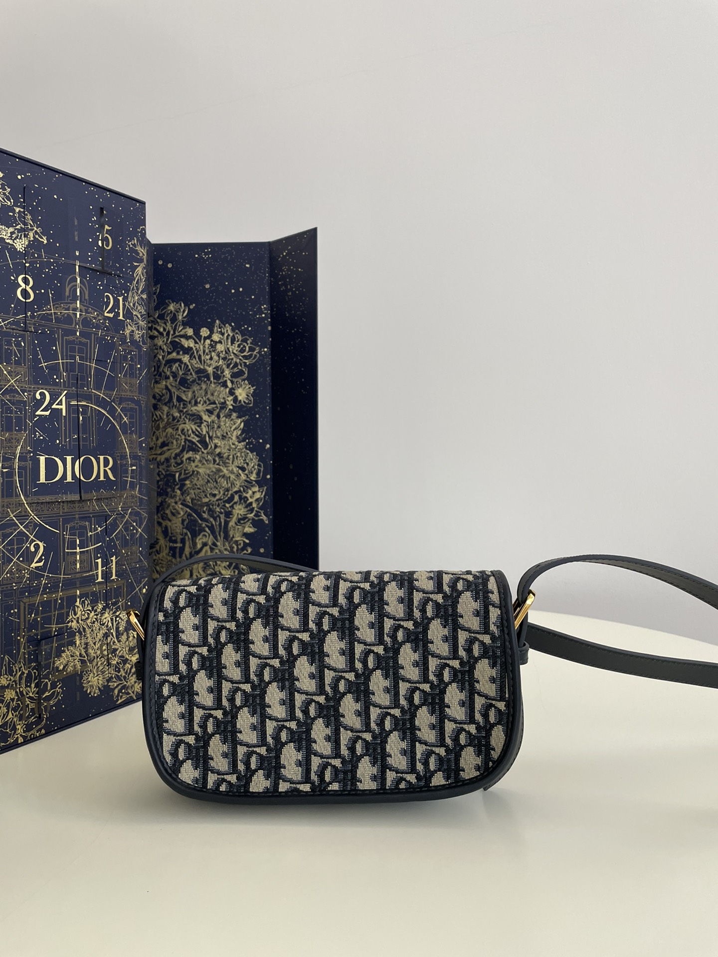 Di0r Bobby East-West-21*5*12CM