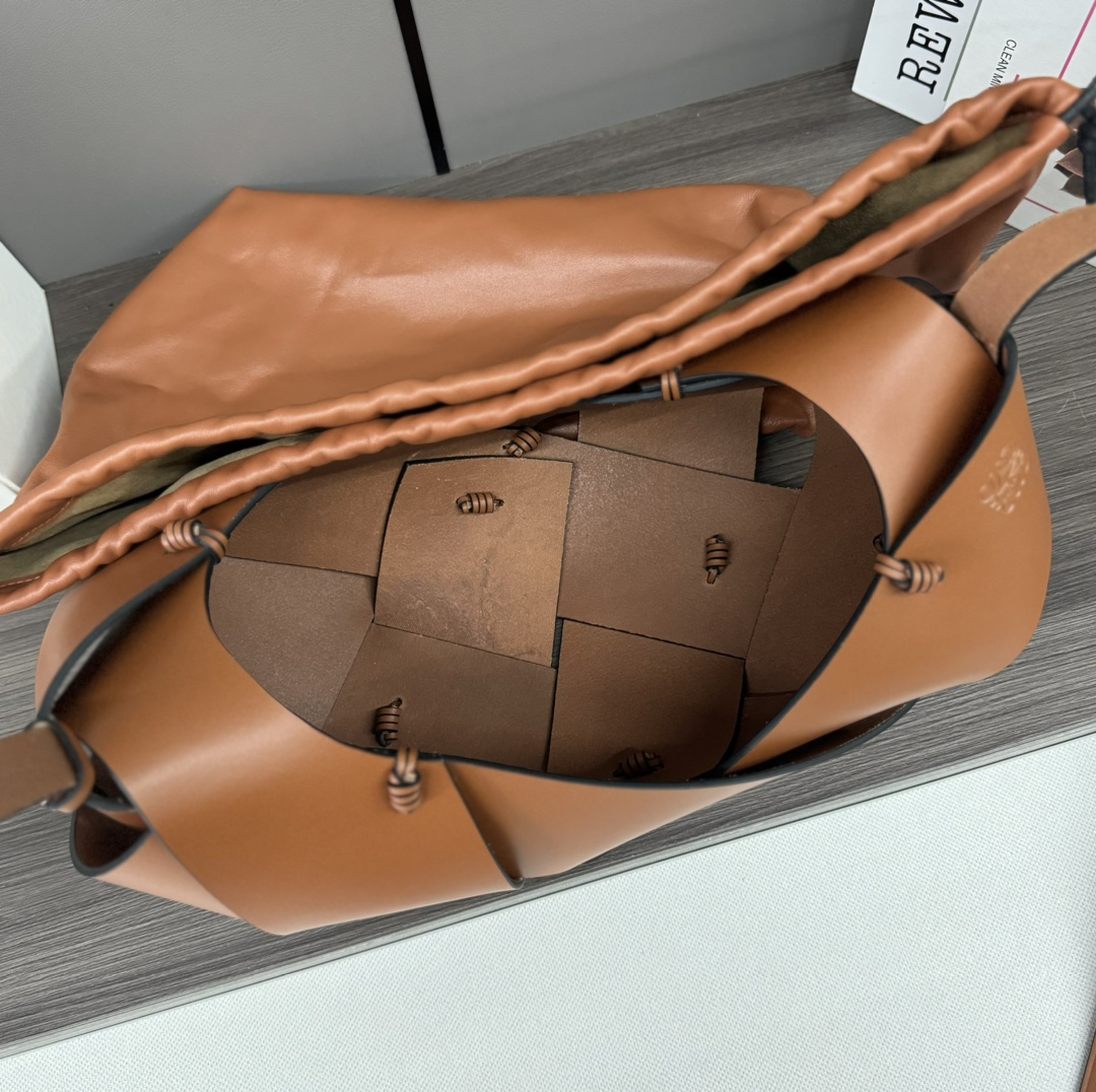 Lowee Debossed Textured Bag-38*18*17CＭ