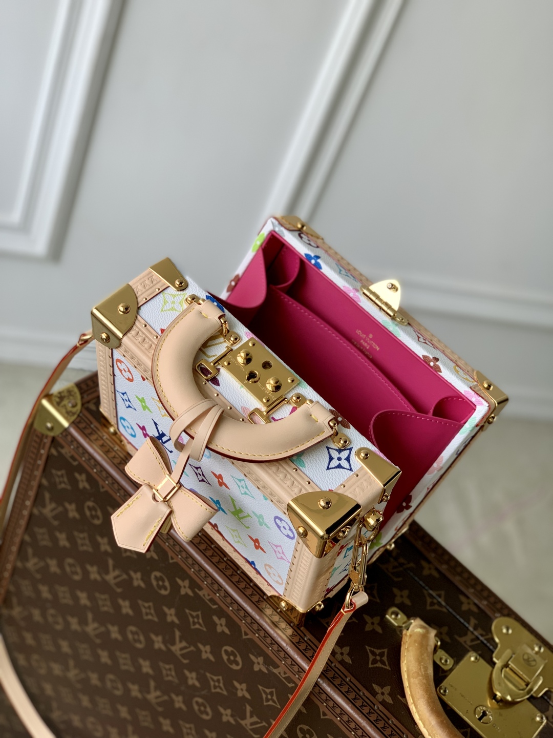 l0vis Vvtt0n petite valise bag -2.5 x 17.5 x 11cm