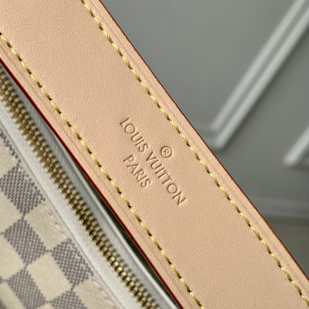 l0vis Vvtt0n slouchy bag-33 x 22 x 9cm