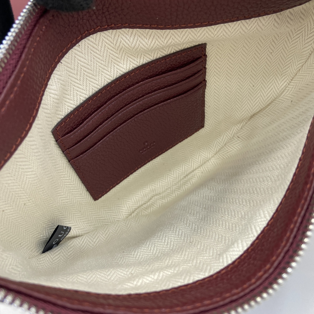 Gvc*1 Gvc*1 body bag-23 x 18.5 x 2 cm