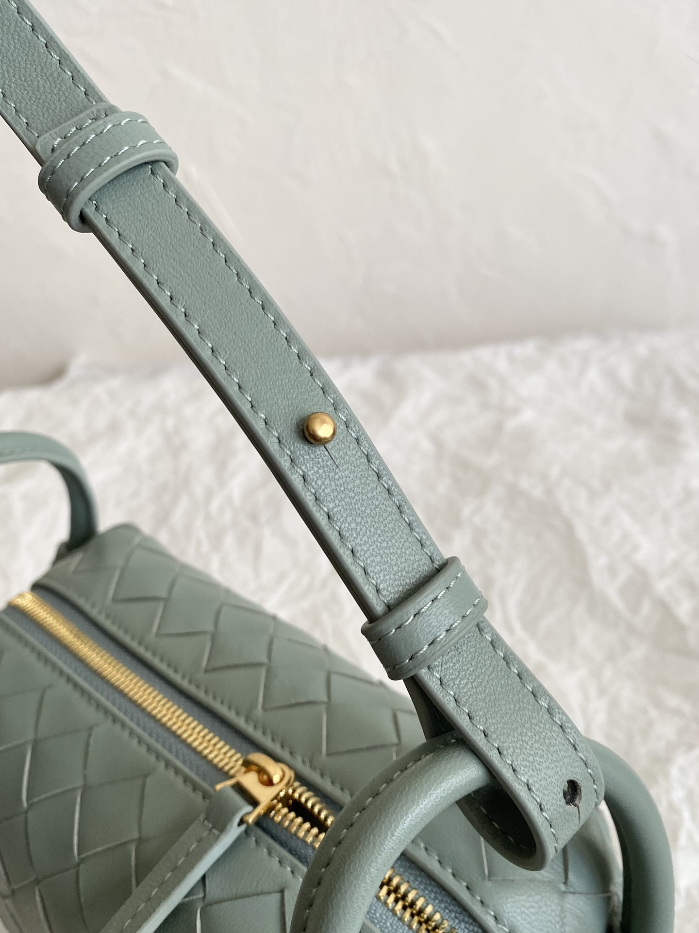 b0tt*ga Ven*ta loop lindy bag-21×13×13cm