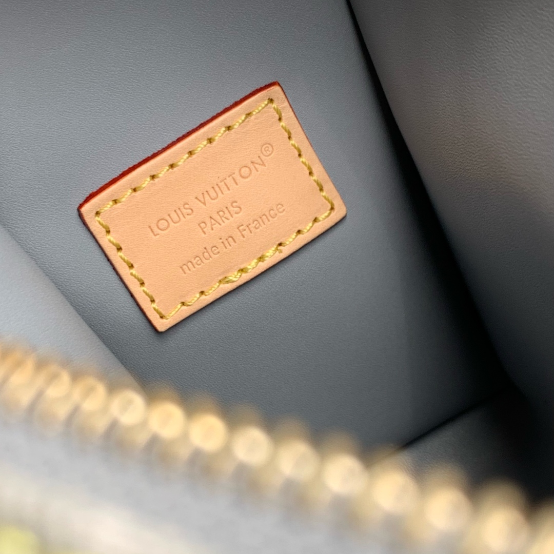 l0vis Vvtt0n side trunk -m13285-16 x 8.5 x 23.5cm