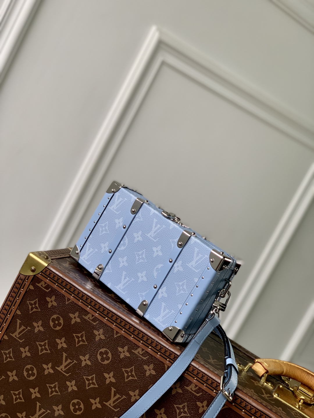 l0vis Vvtt0n wallet trunk taigarama -12.3 x 6 x 21.5cm