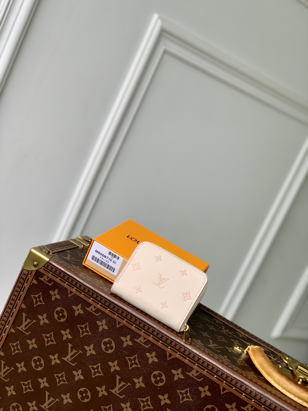 l0vis Vvtt0n zippy wallet-11 x 8.5 x 2cm