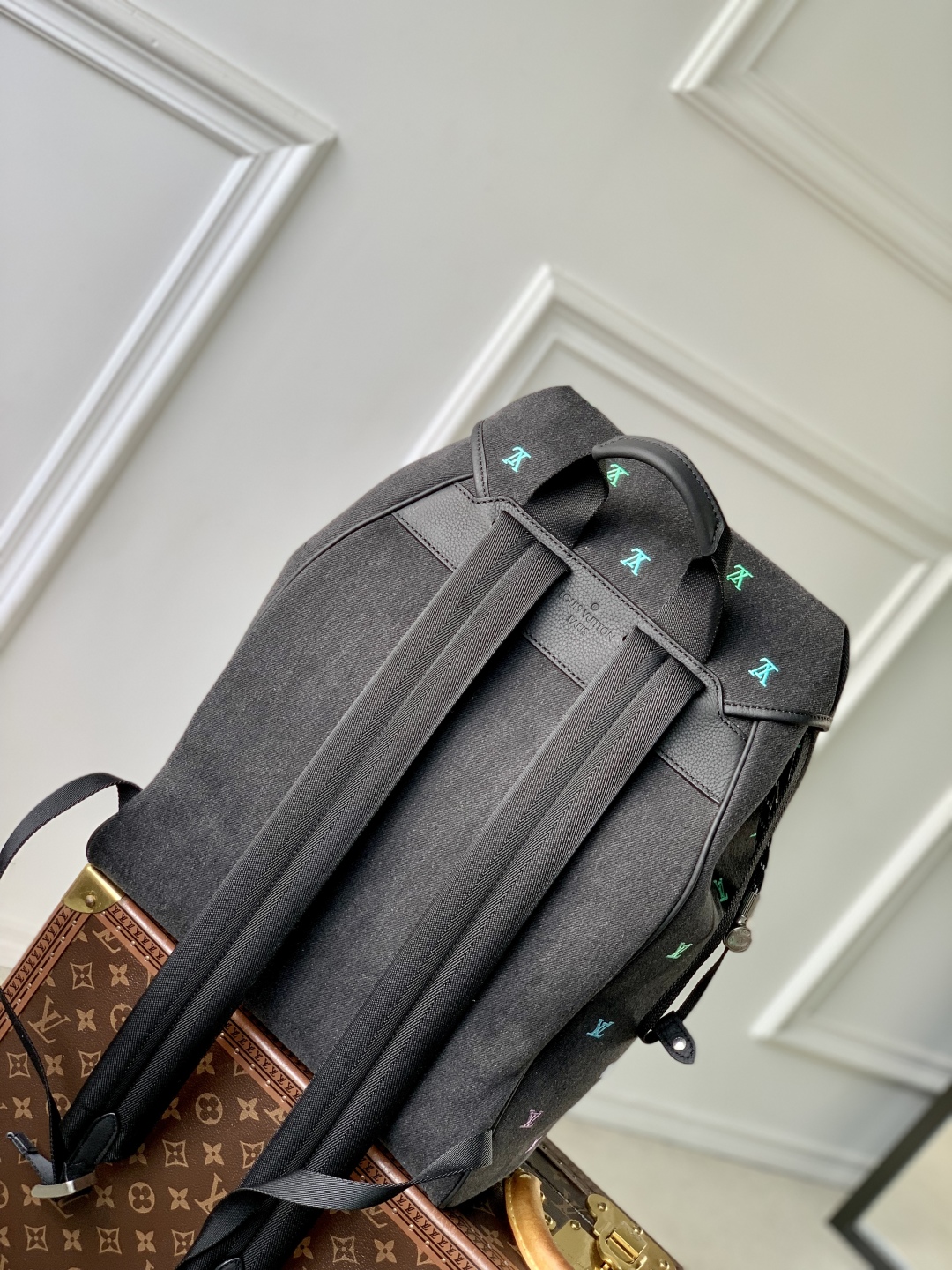 l0vis Vvtt0n montsouris backpack-32 x 40 x 19cm