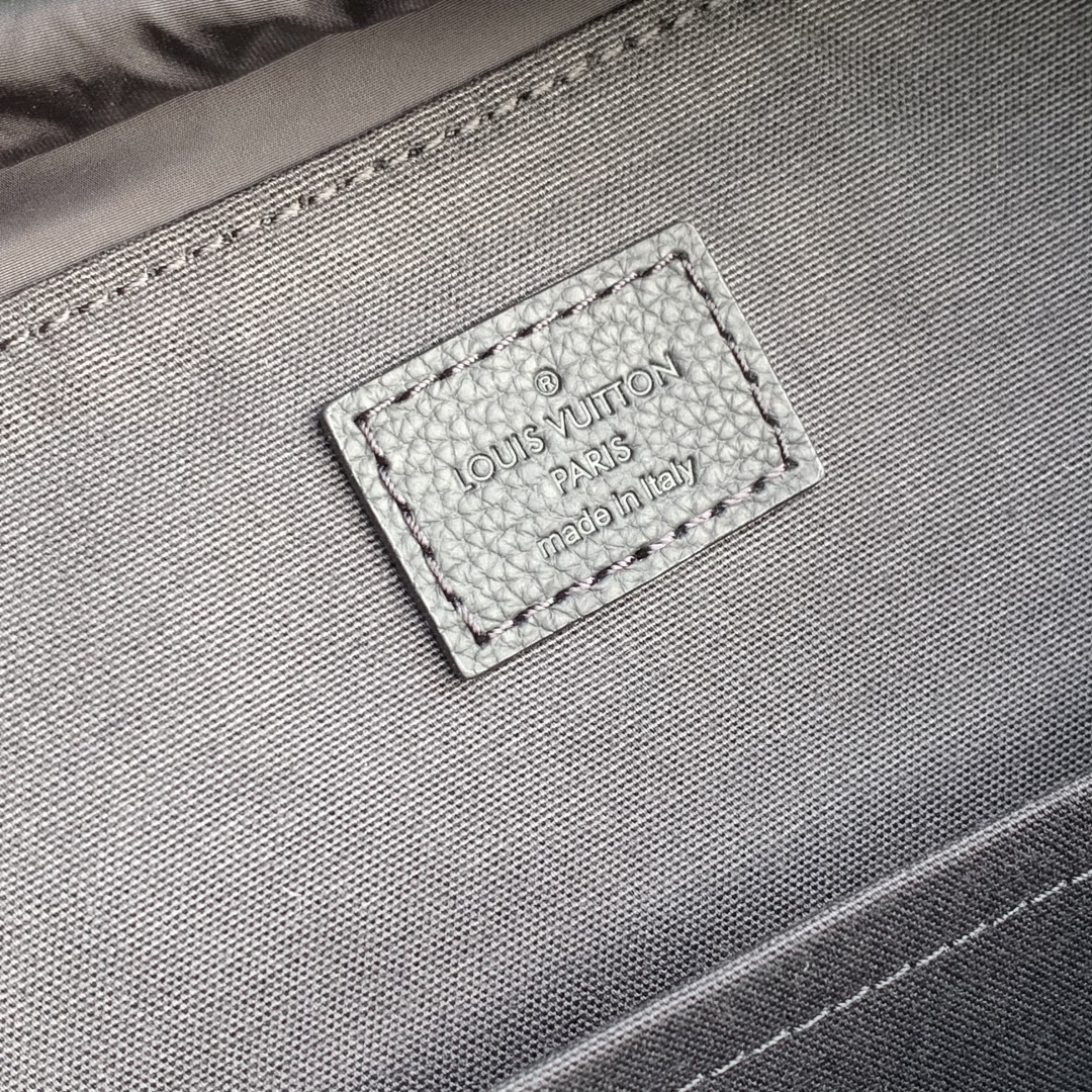 l0vis Vvtt0n montsouris backpack-32 x 40 x 19cm