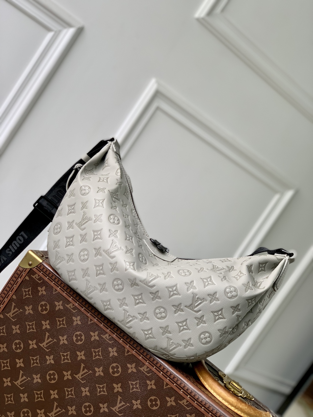 l0vis Vvtt0n hobo hamac bag-19 x 10 x 39cm