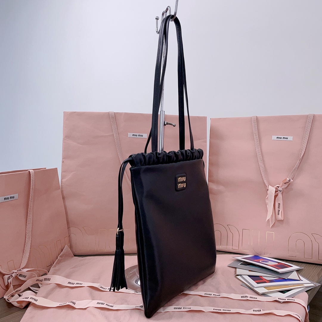 M1v M1v joie leather bag--28 x31cm