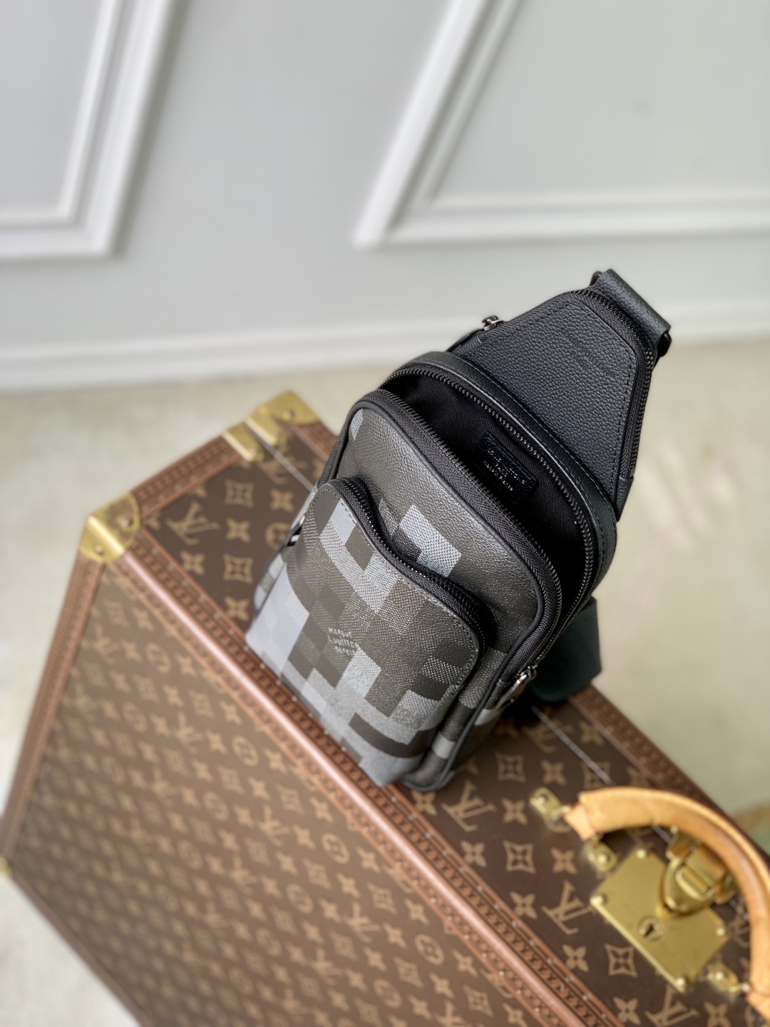 l0vis Vvtt0n avenue bag-16 x 33 x 5.7cm