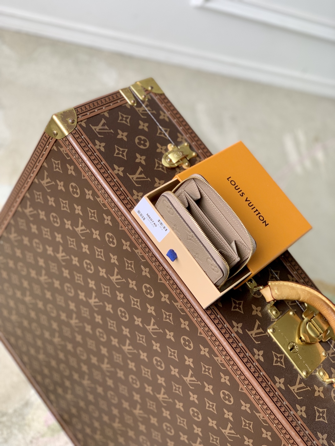 l0vis Vvtt0n wallet-11 x 8 x 1cm