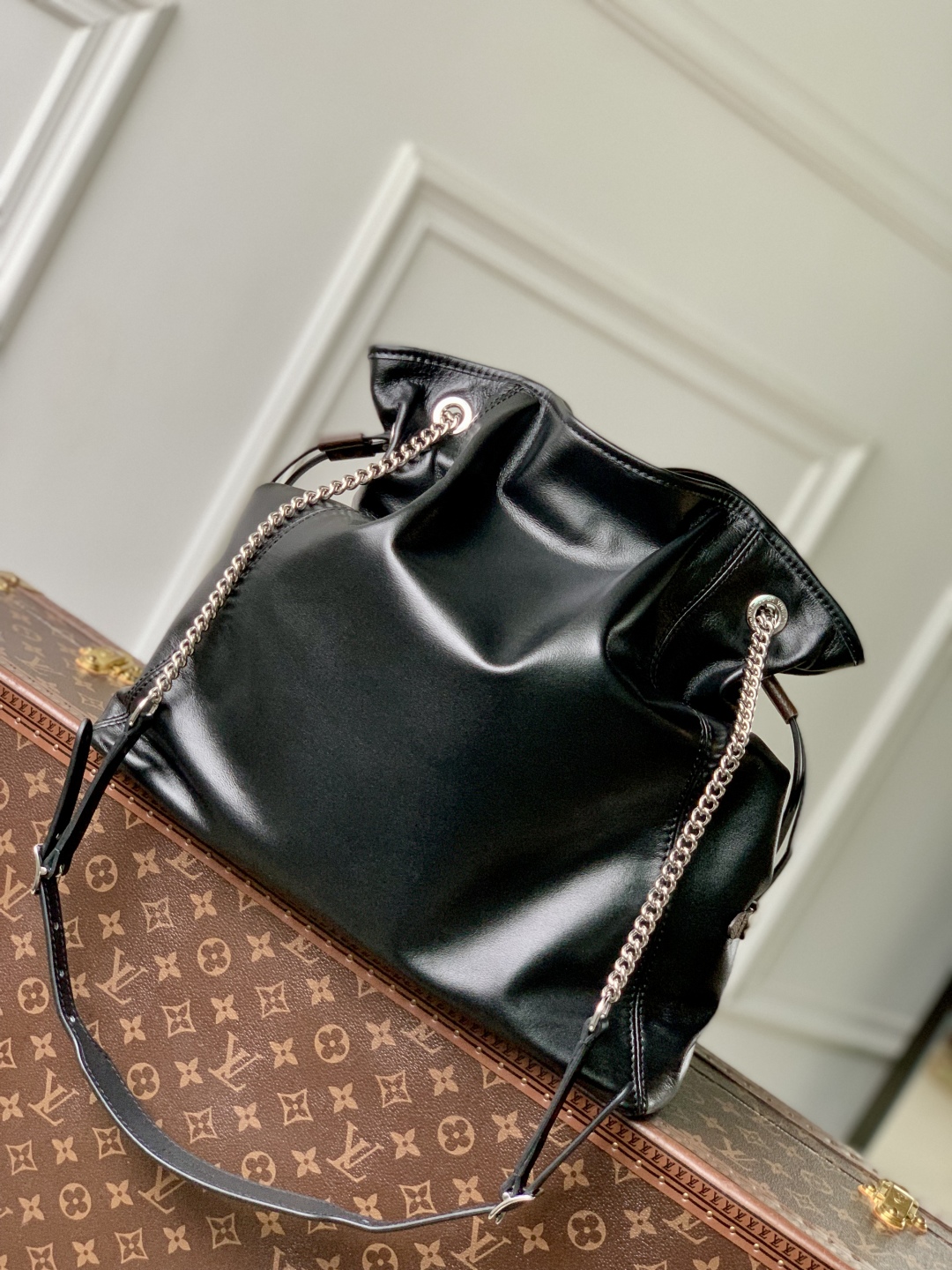 l0vis Vvtt0n off duty bag -25545-24 x 11.5 x 33cm