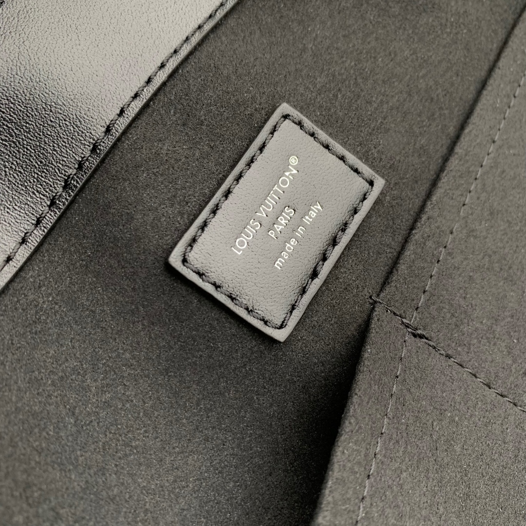 l0vis Vvtt0n off duty bag -25545-24 x 11.5 x 33cm