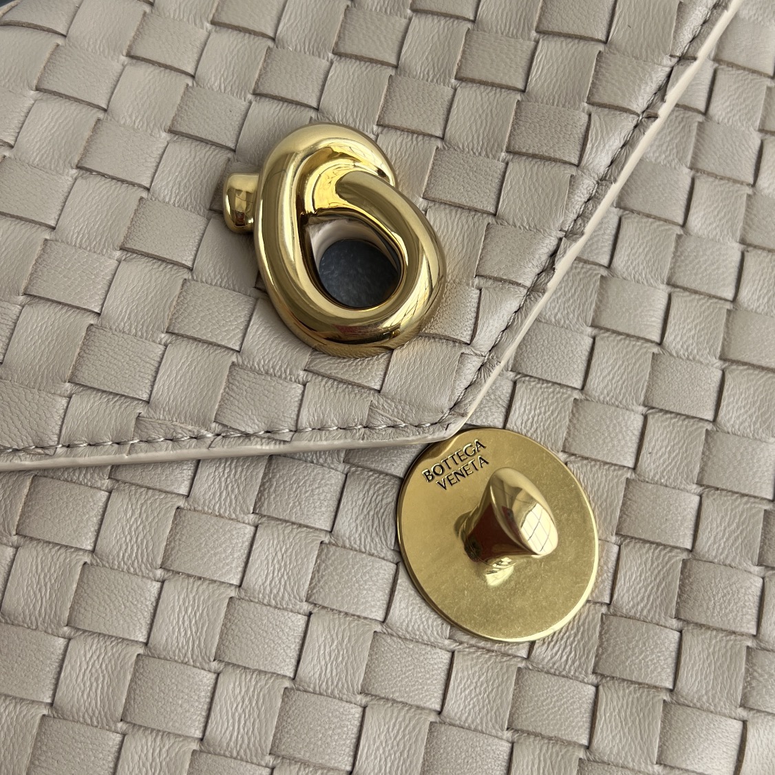 b0tt*ga Ven*ta knot lock bag-25x16x5.5cm