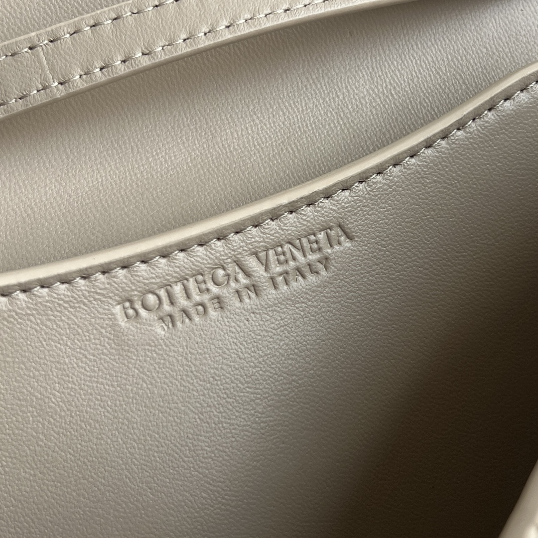 b0tt*ga Ven*ta knot lock bag-25x16x5.5cm