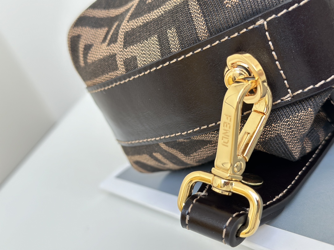 F**di vinatge bag-15×9×13cm