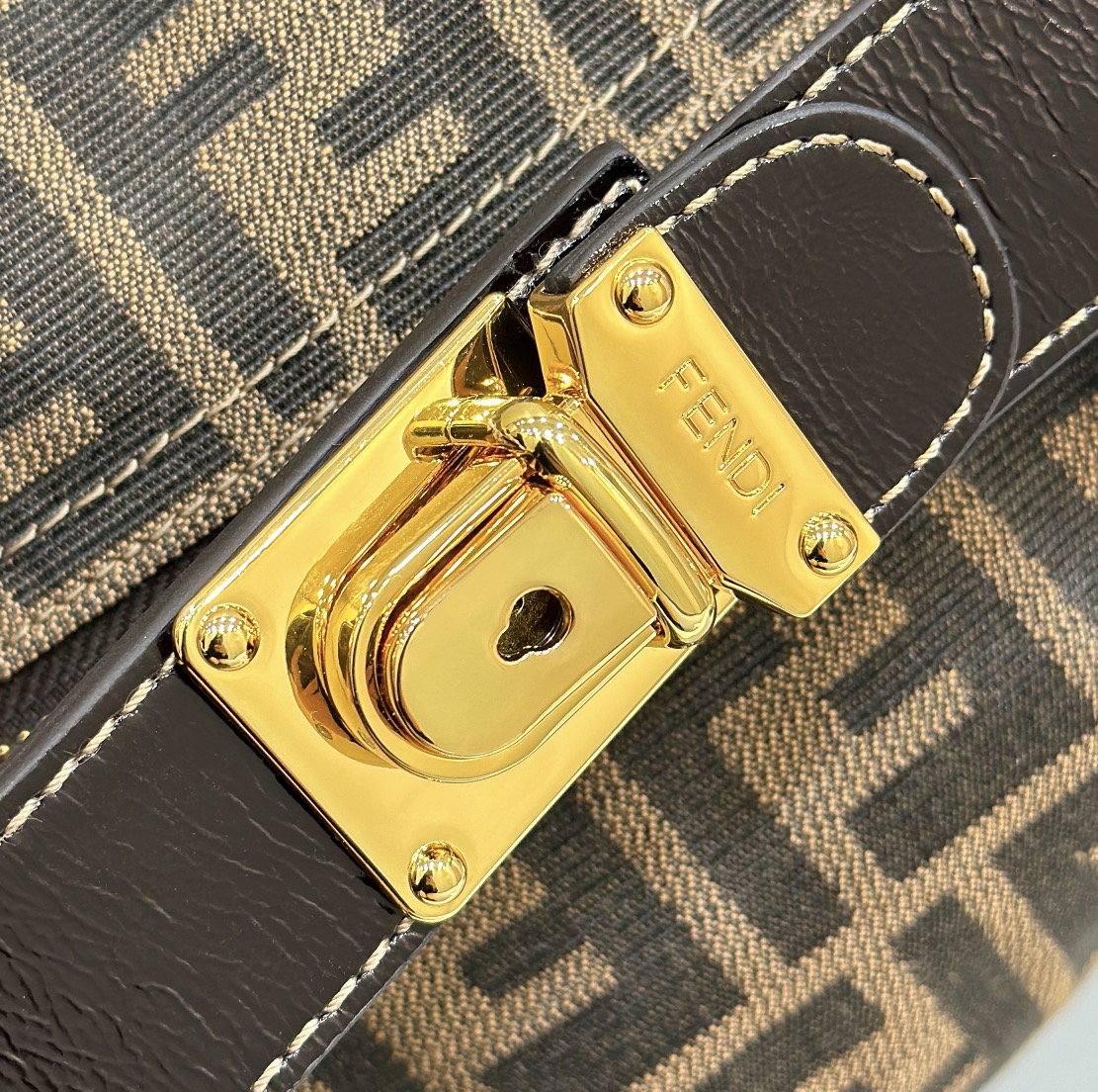 F**di vinatge bag-26x15x19cm