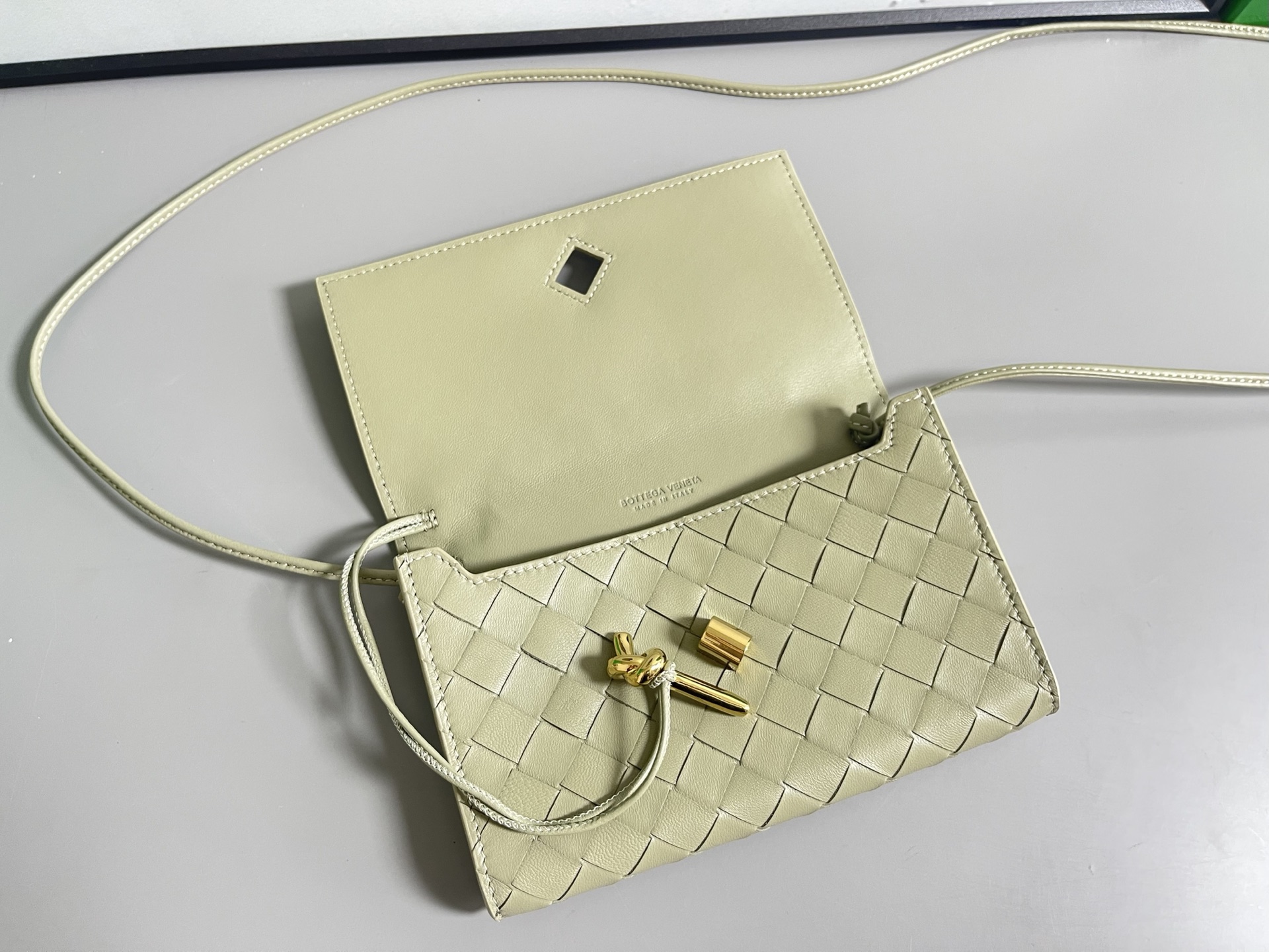 b0tt*ga Ven*ta andiamo pouch-12.6*19*2cm