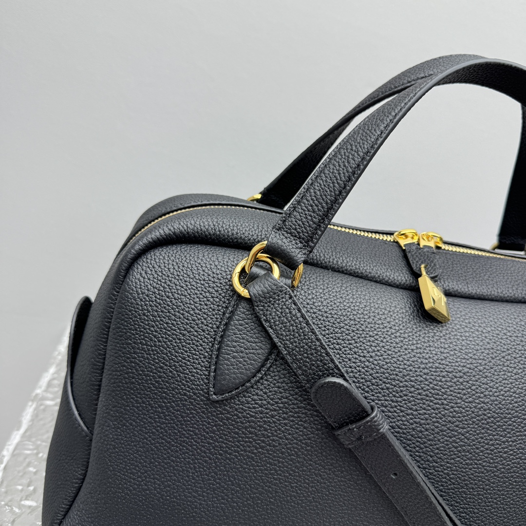 L0r0 P1ana needle bag(black)-38*21*18cm