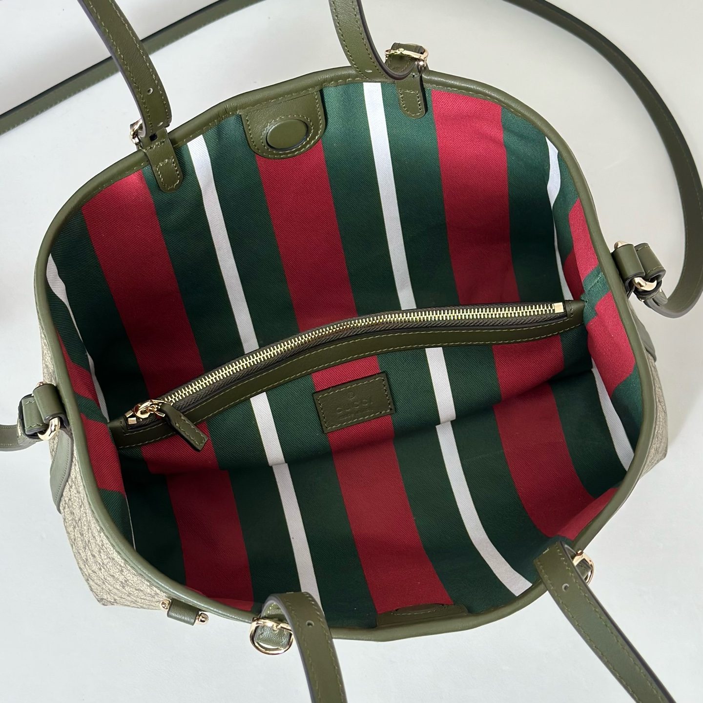 Gvc*1 medium emblem shoulder bag-31*18*11cm