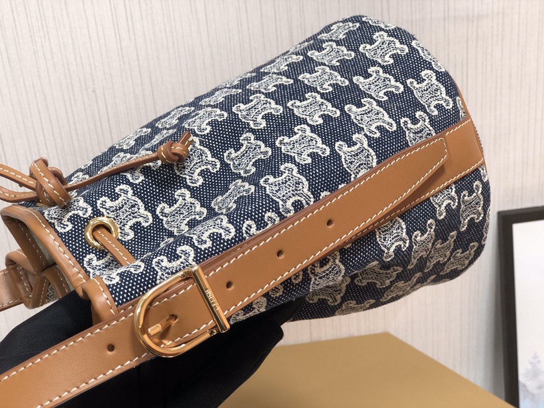 Celin Cabas Triomphe Bucket14X 21 X 14CM