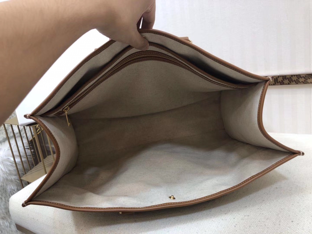 Celin Cabas Triomphe Tote-43*31* 15CM