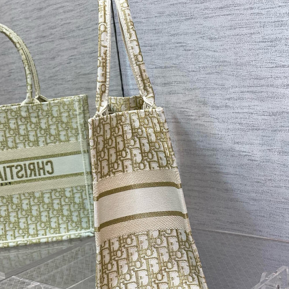 medium D*or book tote