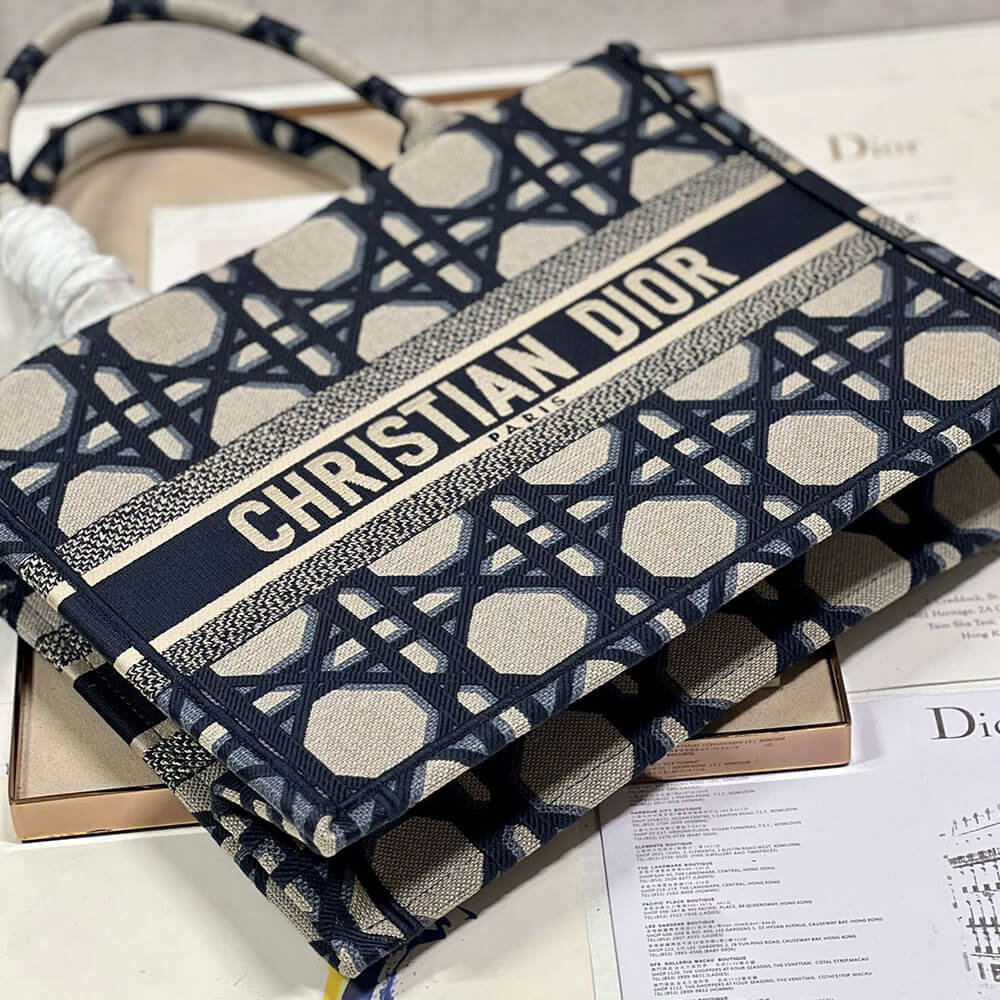 medium D*or book tote