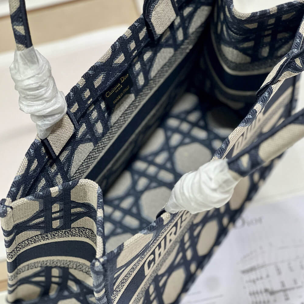 medium D*or book tote