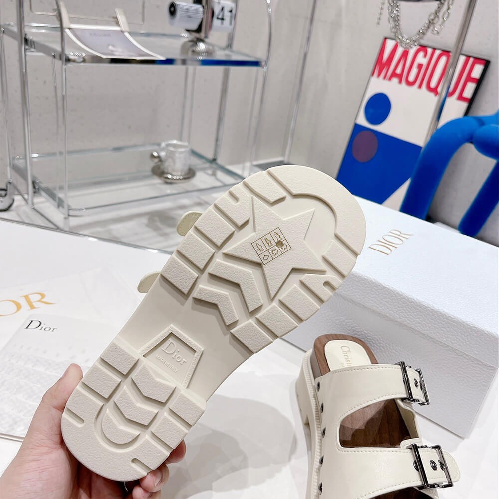 D*orquake strap sandal