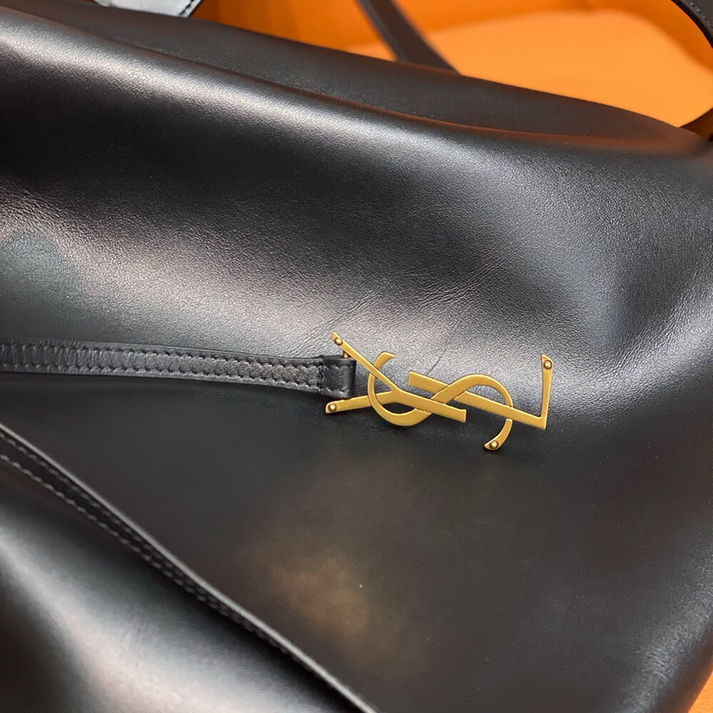 YSL PARIS VII large flat hobo bag in smooth leather(high-end grade)